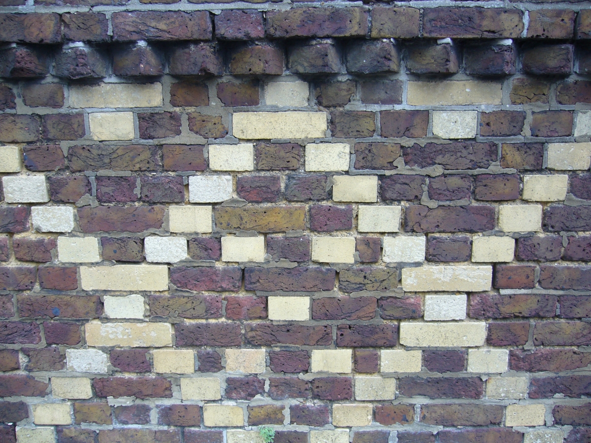 Inappropriate cement pointing on lime bedded bricks 