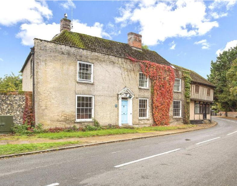 Detached house on roadside