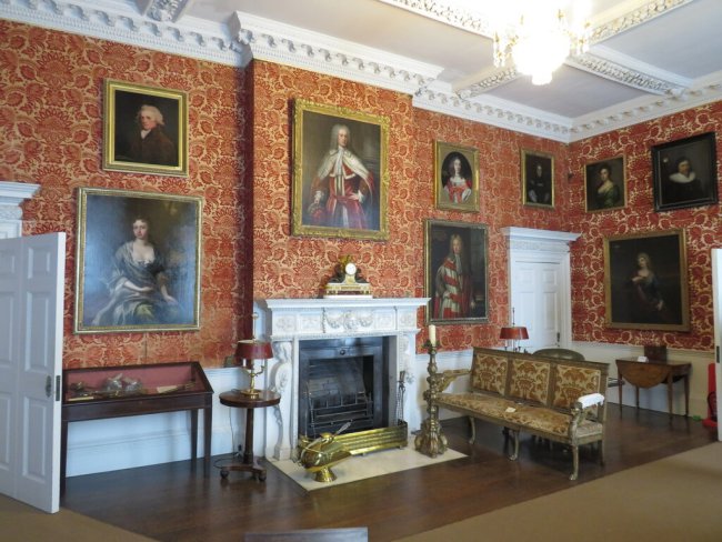 Inside_Lydiard_House_7483262 wikimedia commons CC BY-SA 2.0